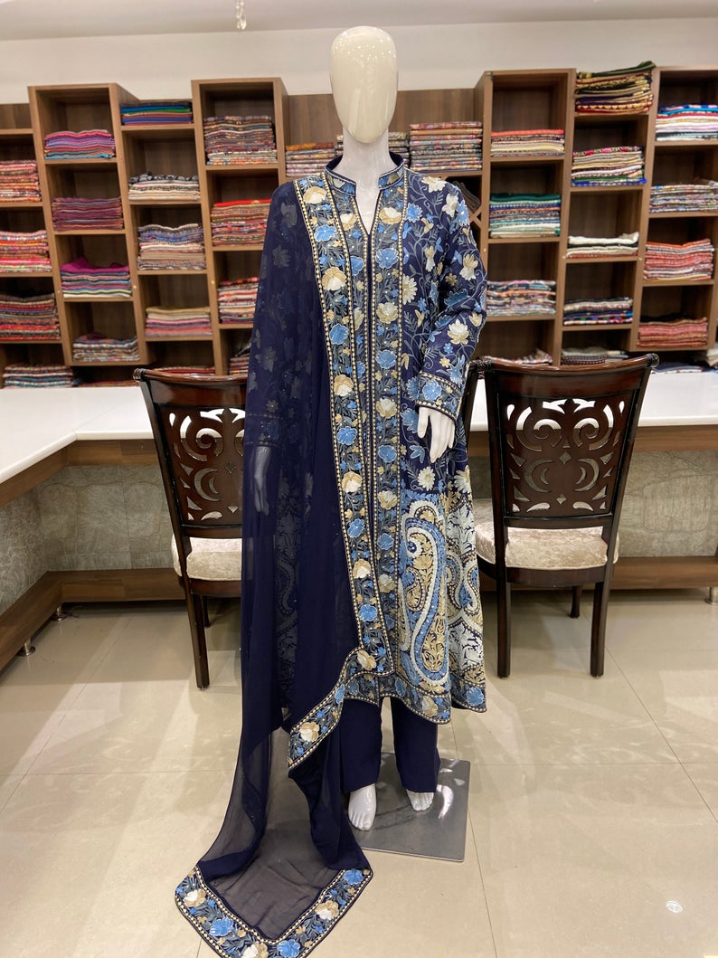 Navy Blue Flared Suit Dress With Pastel Embroidery and Cut Daana Highlighting Complete Navy Blue Flared Suit Dress With Pastel Embroidery and Cut Daana Highlighting Complete
