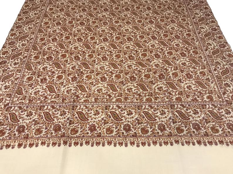 White Jamawar Sozni Pure Pashmina Hand Embroidered Shawl White Jamawar Sozni Pure Pashmina Hand Embroidered Shawl