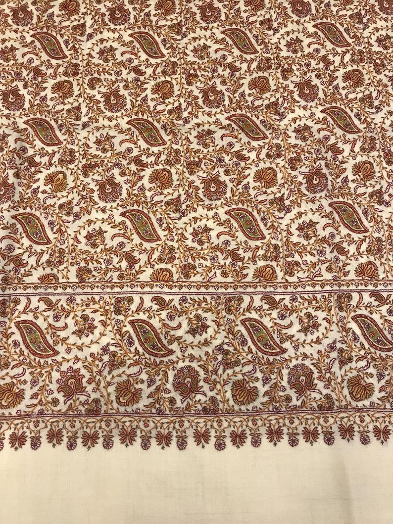 White Jamawar Sozni Pure Pashmina Hand Embroidered Shawl White Jamawar Sozni Pure Pashmina Hand Embroidered Shawl