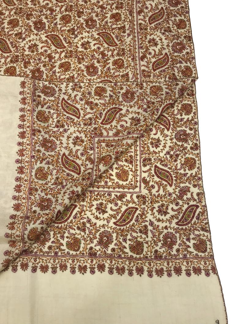 White Jamawar Sozni Pure Pashmina Hand Embroidered Shawl White Jamawar Sozni Pure Pashmina Hand Embroidered Shawl