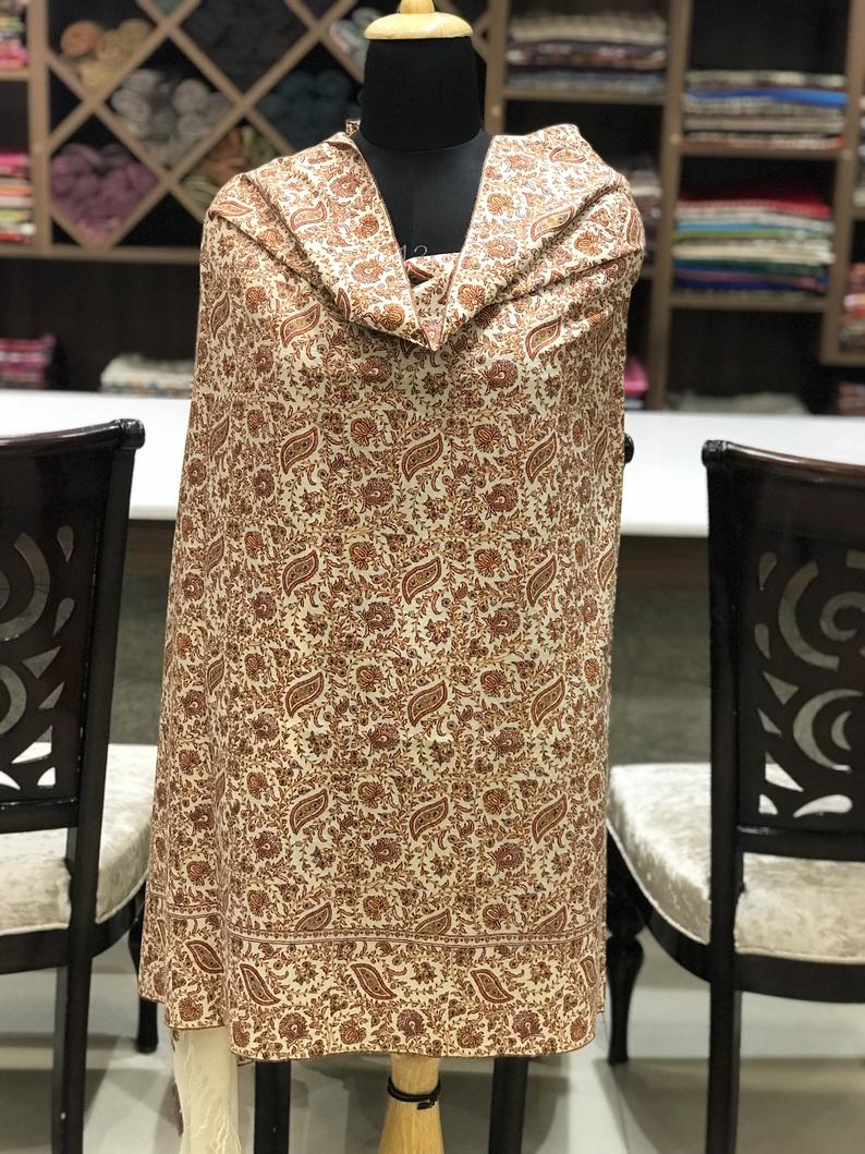 White Jamawar Sozni Pure Pashmina Hand Embroidered Shawl White Jamawar Sozni Pure Pashmina Hand Embroidered Shawl