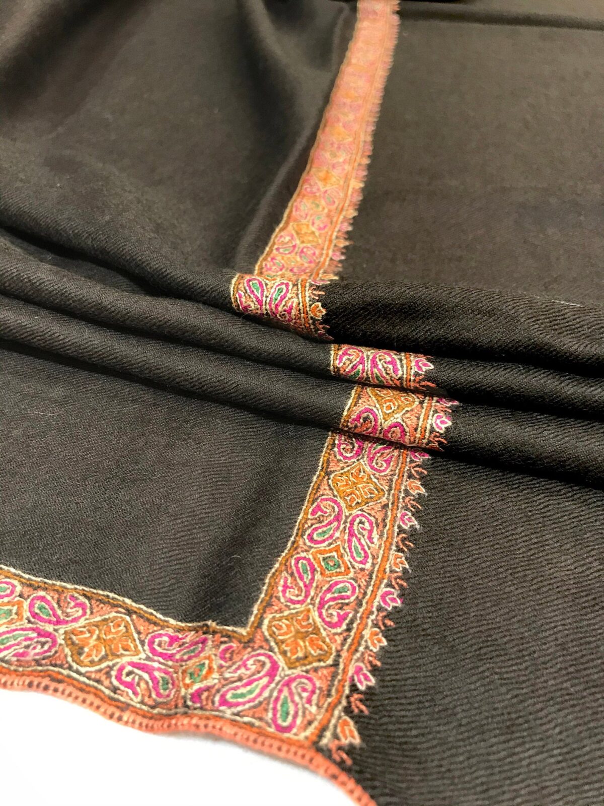 Pure Pashmina Shawl with Border Sozni Hand Embroidery Pure Pashmina Shawl with Border Sozni Hand Embroidery