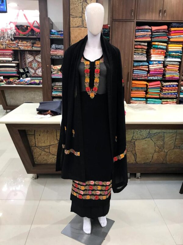 4 Border Cut Daana Aari Neck Salwar Suit main