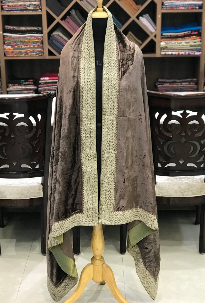 Brown Silk Velvet Shawl with 4 Side Tilla Chaputri Border Brown Silk Velvet Shawl with 4 Side Tilla Chaputri Border