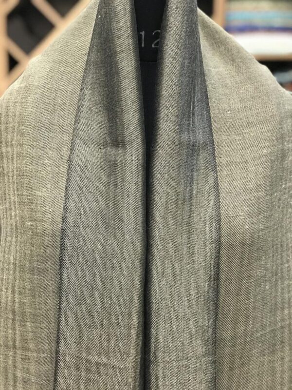 Zari Dhaaga Weave Metallic Pure Pashmina Reversible Stole Close up