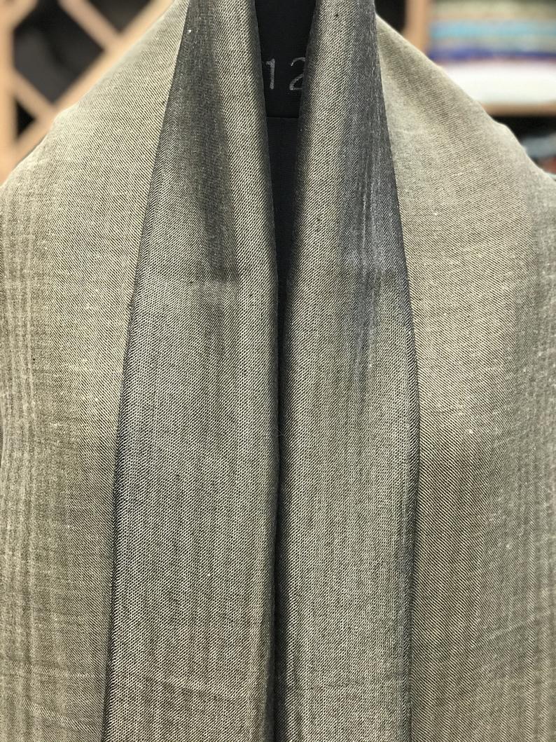 Zari Dhaaga Weave Metallic Pure Pashmina Reversible Stole Close up