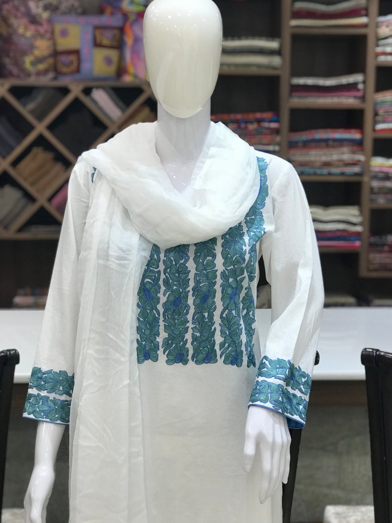 Cotton suit with stripes Embroidered neck front Cotton suit with stripes Embroidered neck front