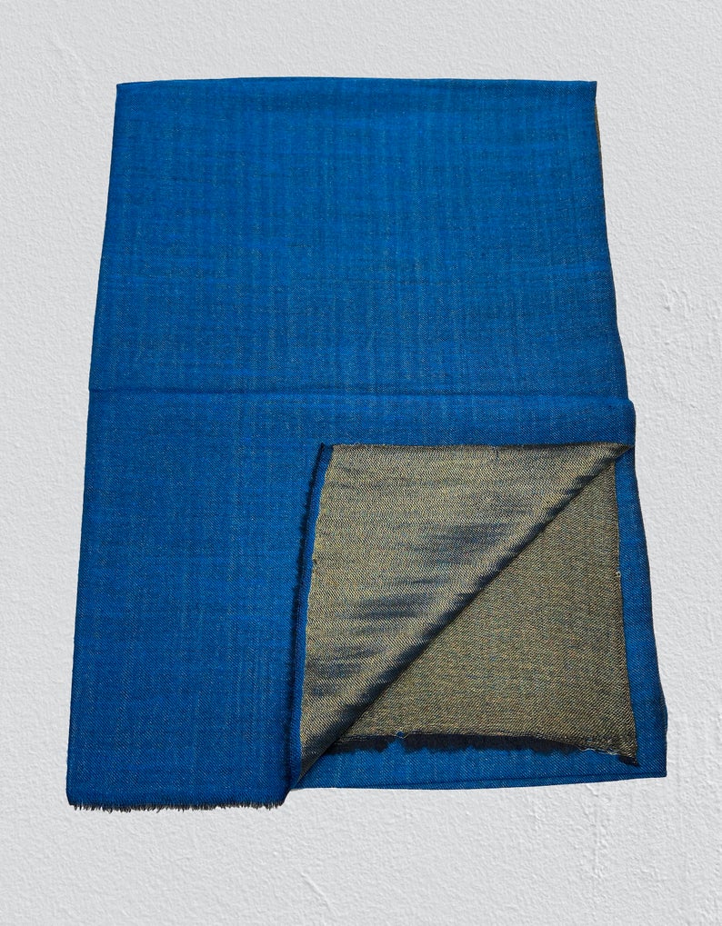 Tilla Weave Reversible Pure Pashmina Stole: Yale Blue