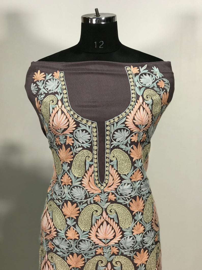 Zari & Aari Fusion Kashmiri Woman Suit front Zari & Aari Fusion Kashmiri Woman Suit Front