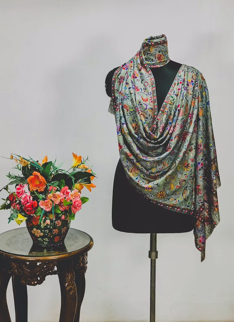 Green Fine Wool Floral Kalamkari Scarf Green Fine Wool Floral Kalamkari Scarf