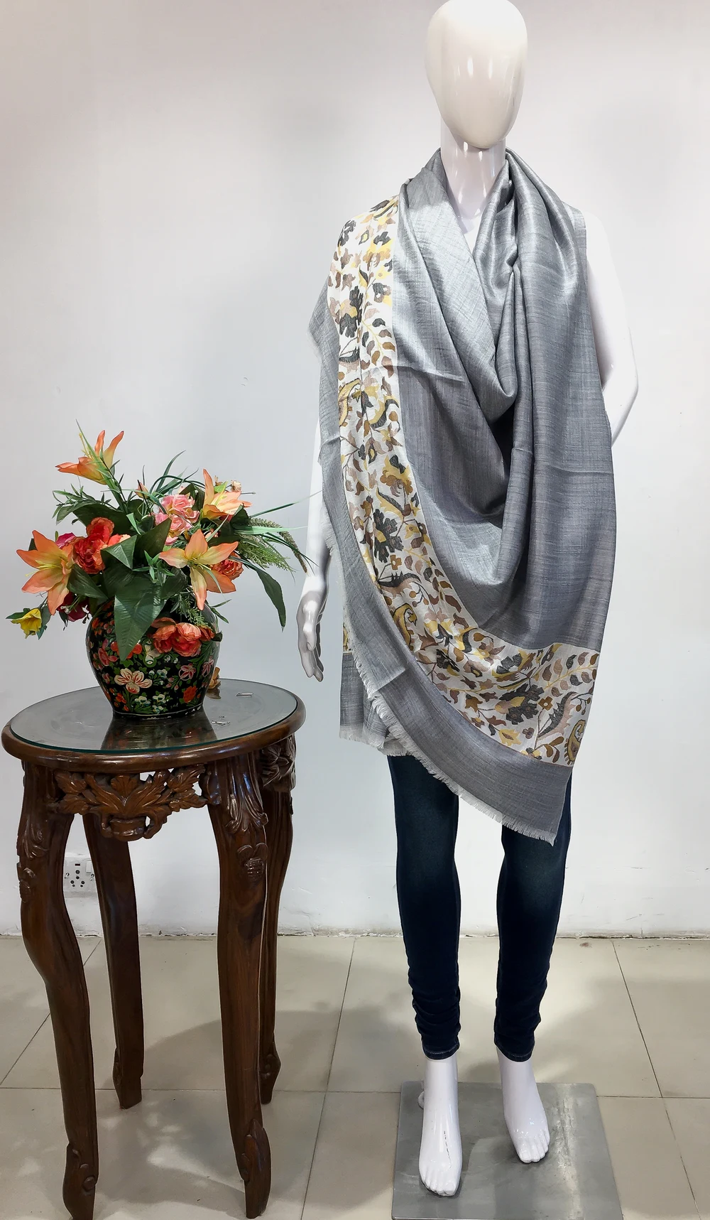 Grey Pure Wool Shawl with Kani Detailing Grey Pure Wool Shawl with Kani Detailing