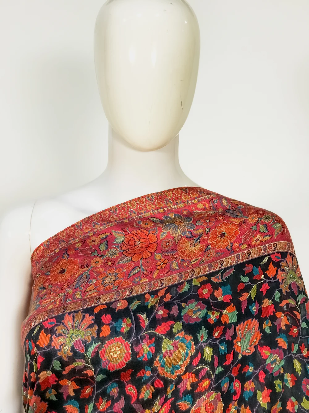 Black Modal Silk Kani Saree with Floral Pink Pallu Front Black Modal Silk Kani Saree with Floral Pink Pallu Front