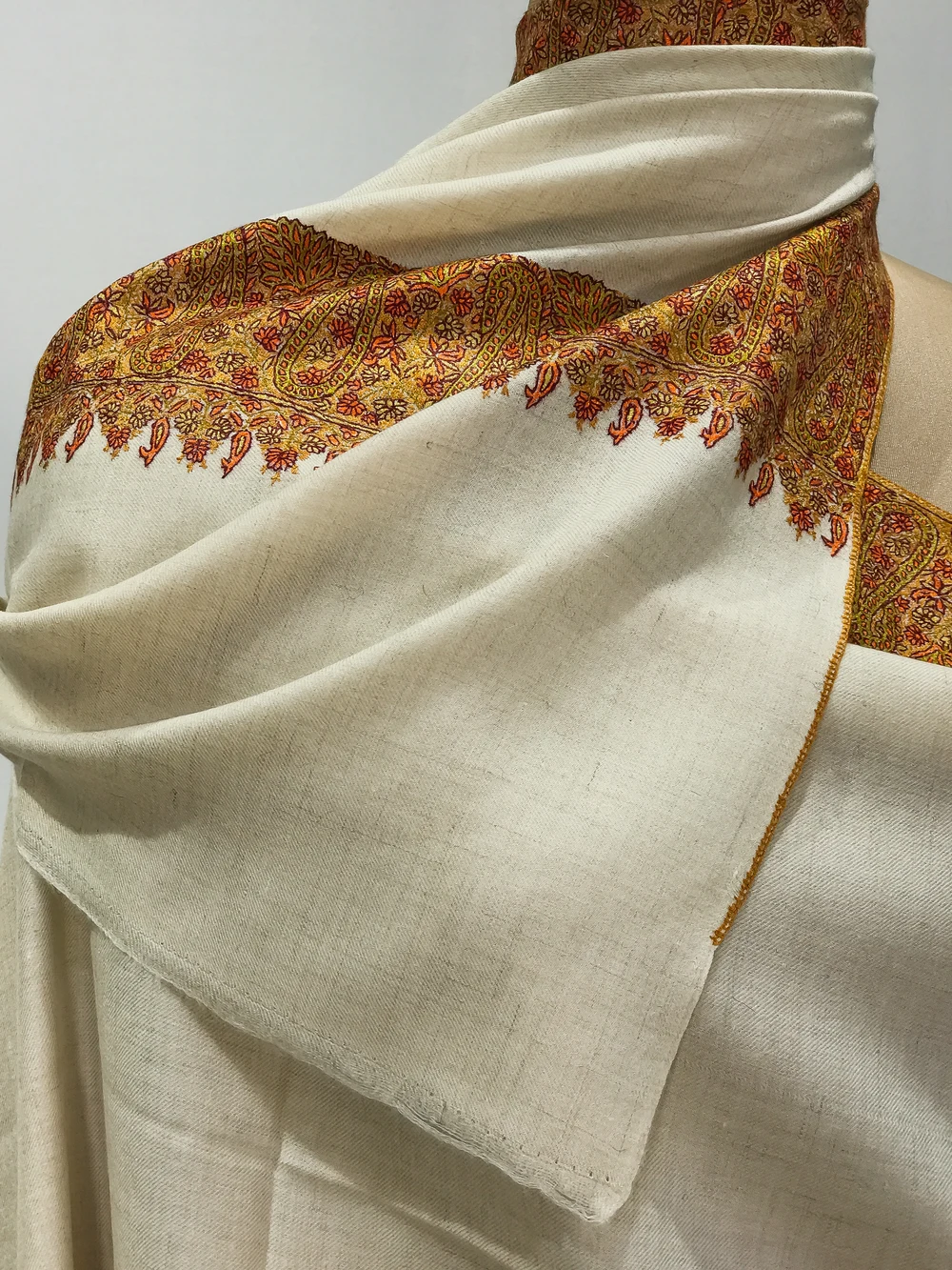Cream Pure Pashmina Shawl With Sozni Hand Embroidery Cream Pure Pashmina Shawl With Sozni Hand Embroidery