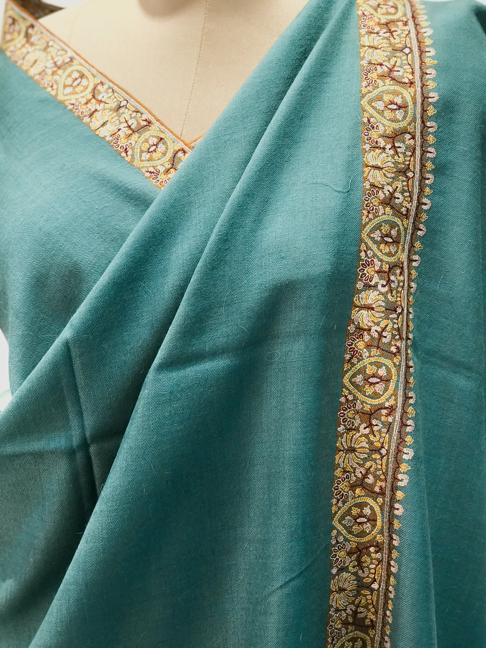 Fern Green Pure Pashmina Shawl With Sozni Hand Embroidery Front Fern Green Pure Pashmina Shawl With Sozni Hand Embroidery Front