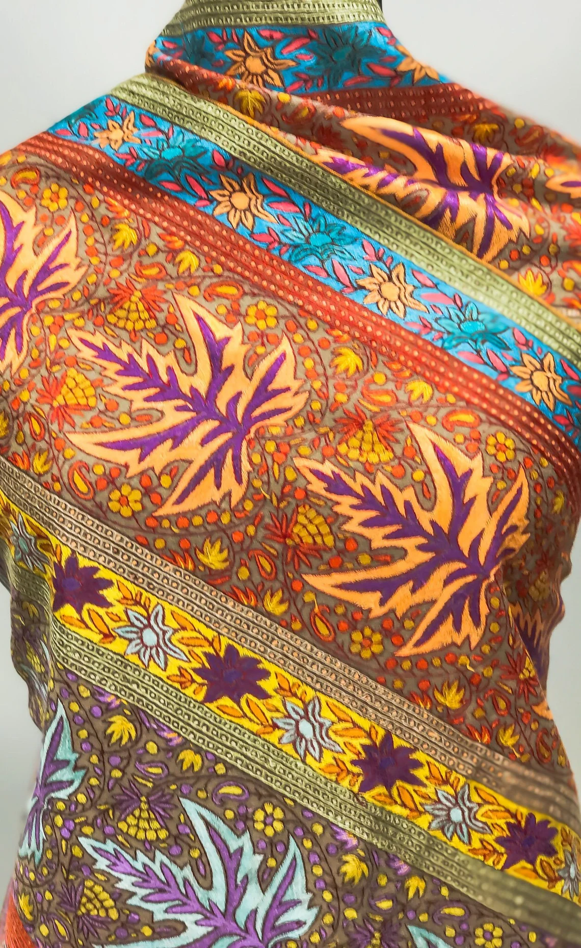 Chinar Jama Papier Mache Hand Embroidered Pure Pashmina Shawl close up
