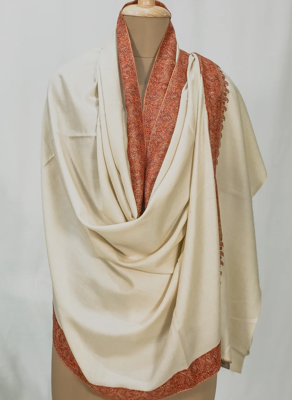 Cream Pure Pashmina Shawl With Sozni Hand Embroidery Front Cream Pure Pashmina Shawl With Sozni Hand Embroidery Front