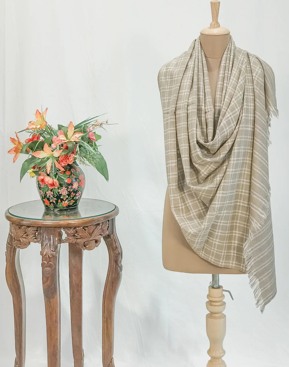 Creamy Beige Checked Ladakhi Pashmina Shawl Creamy Beige Checked Ladakhi Pashmina Shawl