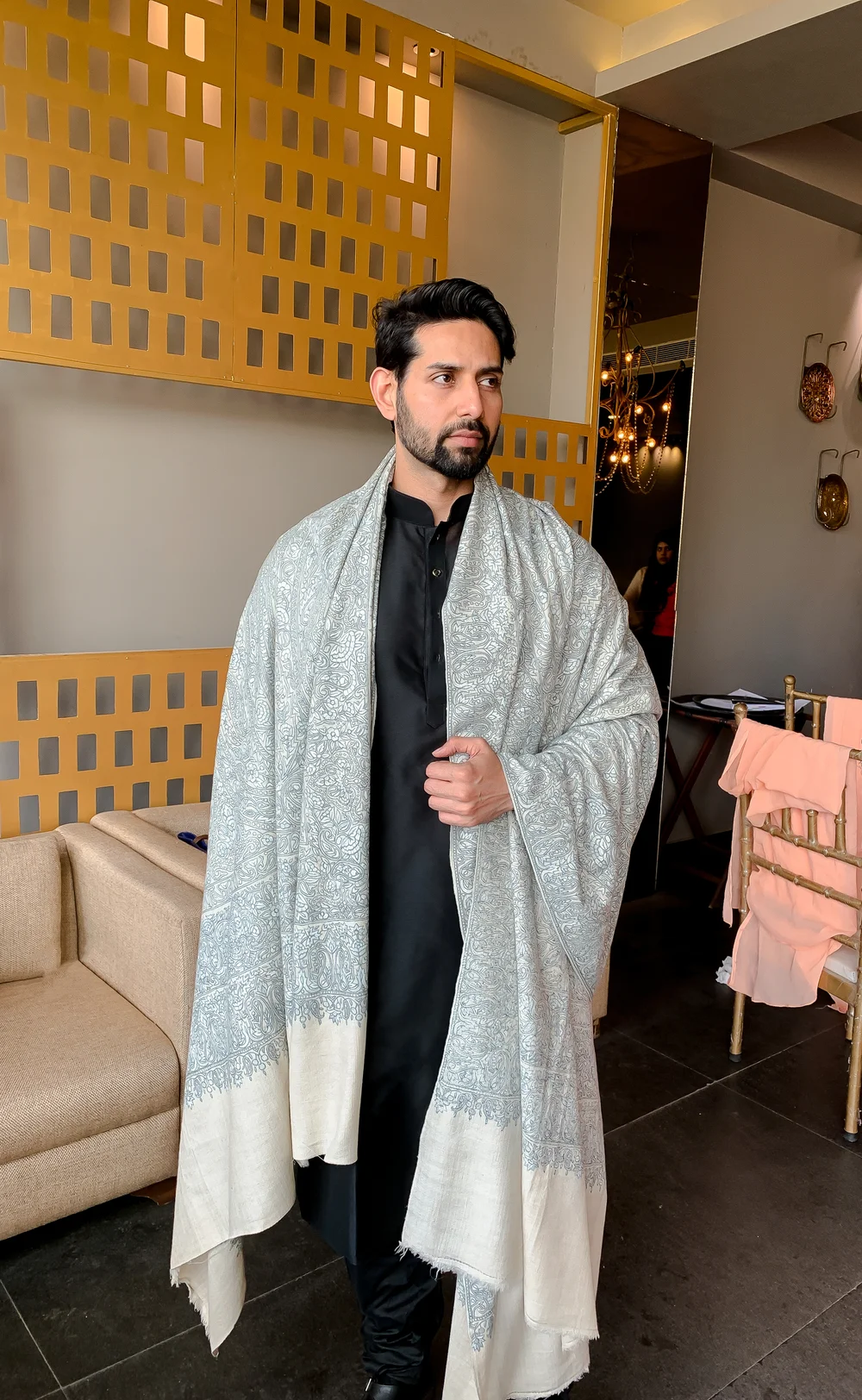 Off-White Gents Kashmiri Sozni Jaal Pure Pashmina Shawl Off-White Gents Kashmiri Sozni Jaal Pure Pashmina Shawl