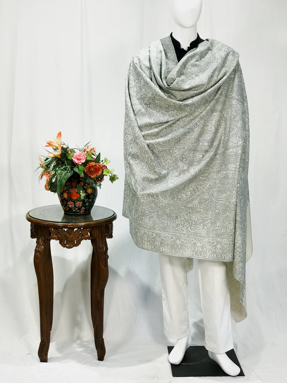 Off-White Gents Kashmiri Sozni Jaal Pure Pashmina Shawl Off-White Gents Kashmiri Sozni Jaal Pure Pashmina Shawl