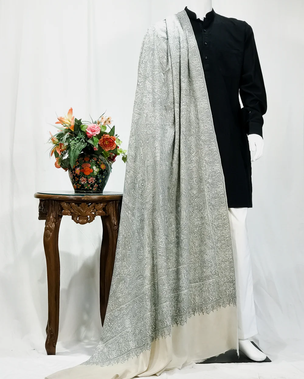 Off-White Gents Kashmiri Sozni Jaal Pure Pashmina Shawl Front Off-White Gents Kashmiri Sozni Jaal Pure Pashmina Shawl Front