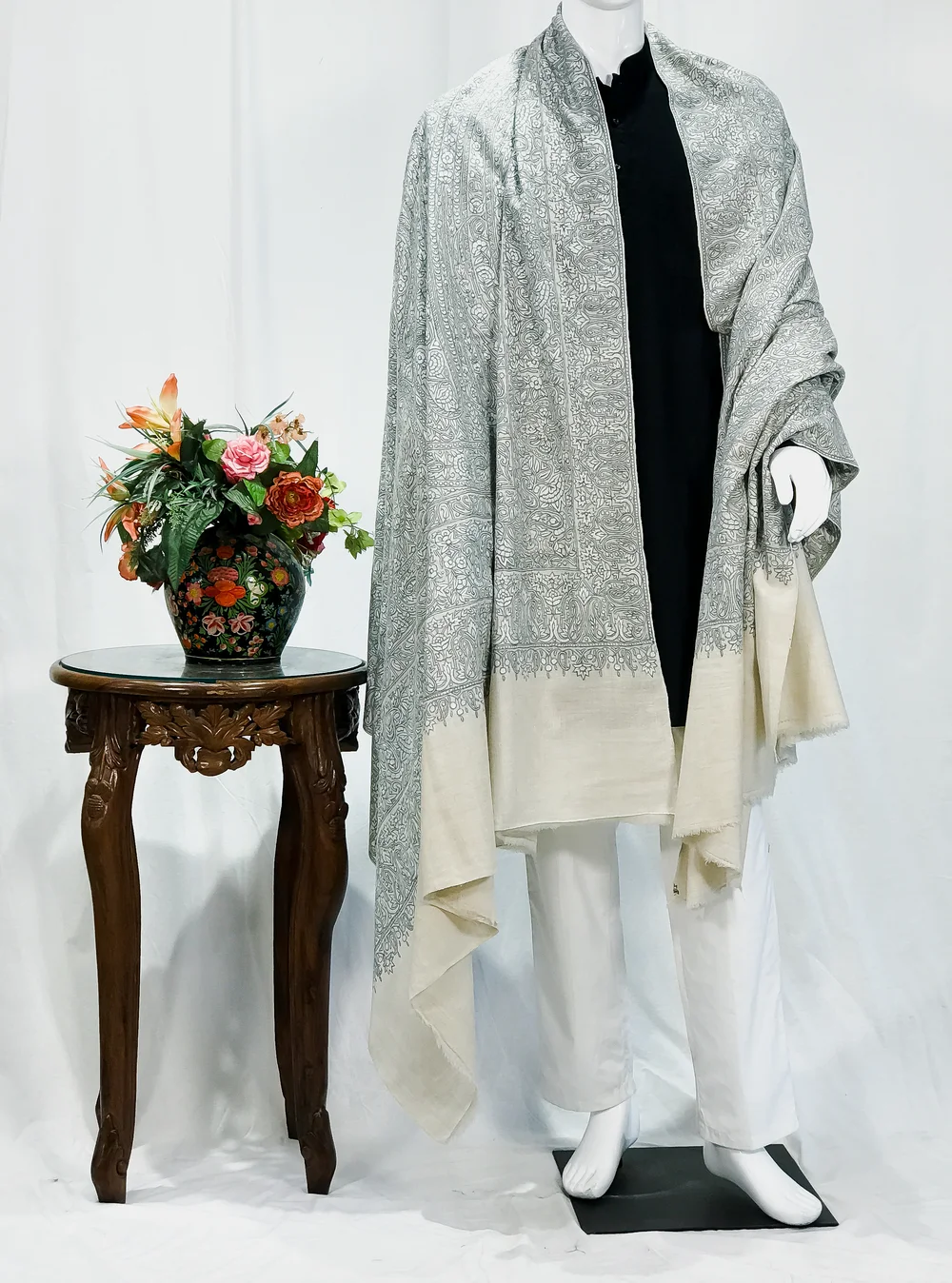 Off-White Gents Kashmiri Sozni Jaal Pure Pashmina Shawl Off-White Gents Kashmiri Sozni Jaal Pure Pashmina Shawl