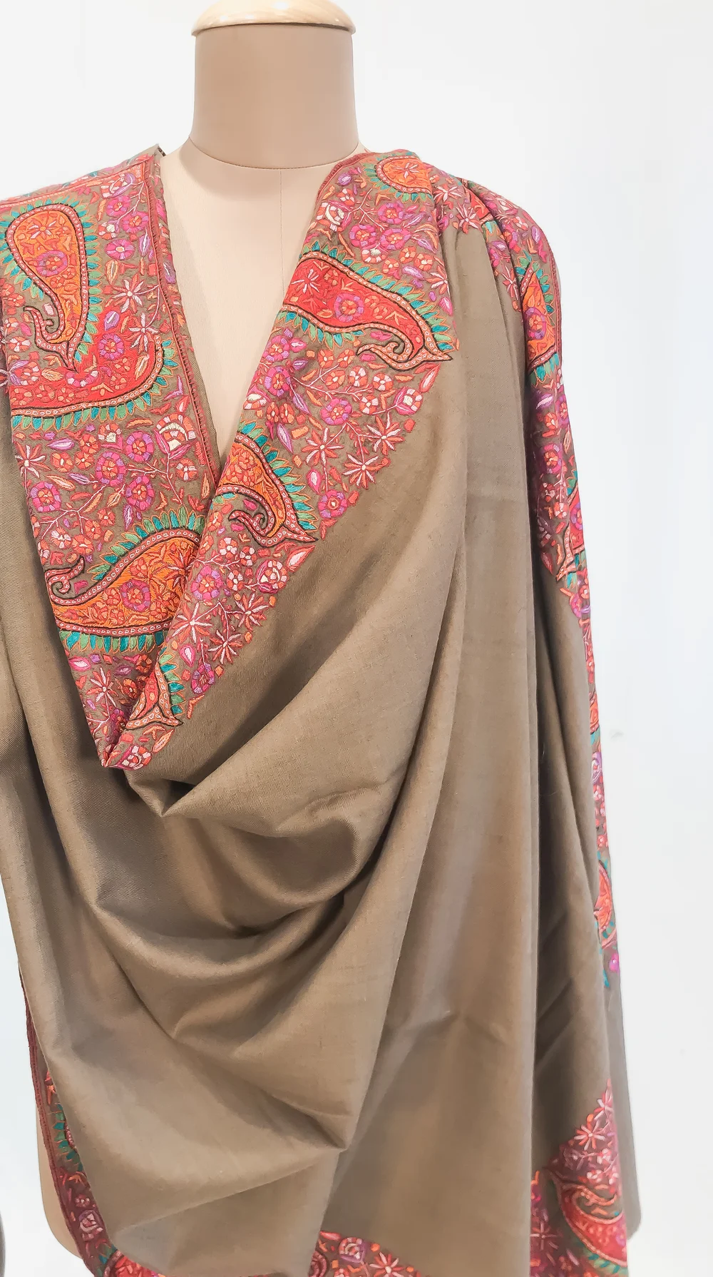 Natural Biege Pure Pashmina Shawl With Sozni hand Embroidery Natural Biege Pure Pashmina Shawl With Sozni hand Embroidery