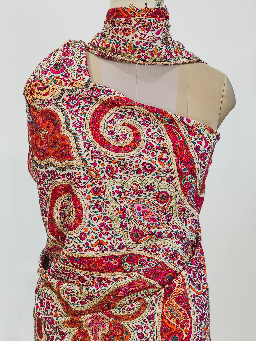 Off-White Pure Pashmina Shawl With Paper Mache and Tilla Jamawar Hand Embroidery Front Off-White Pure Pashmina Shawl With Paper Mache and Tilla Jamawar Hand Embroidery Front