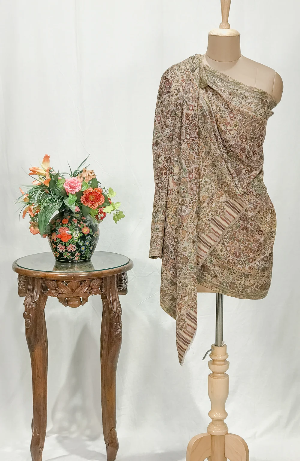 Natural Pashmina Stole: Shades of Maroon, Green and Yellow Natural Pashmina Stole: Shades of Maroon, Green and Yellow