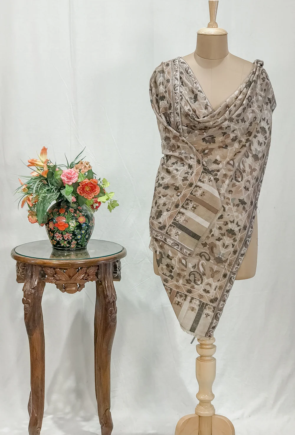 Natural Pashmina Stoles: Shades of Black, White and Brown Natural Pashmina Stoles: Shades of Black, White and Brown