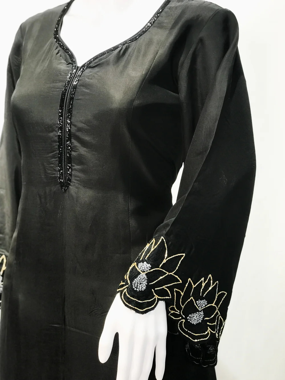 Black Hand Cut Daana Fused With Zardosi Thread Work Crepe Silk Kashmiri Suit