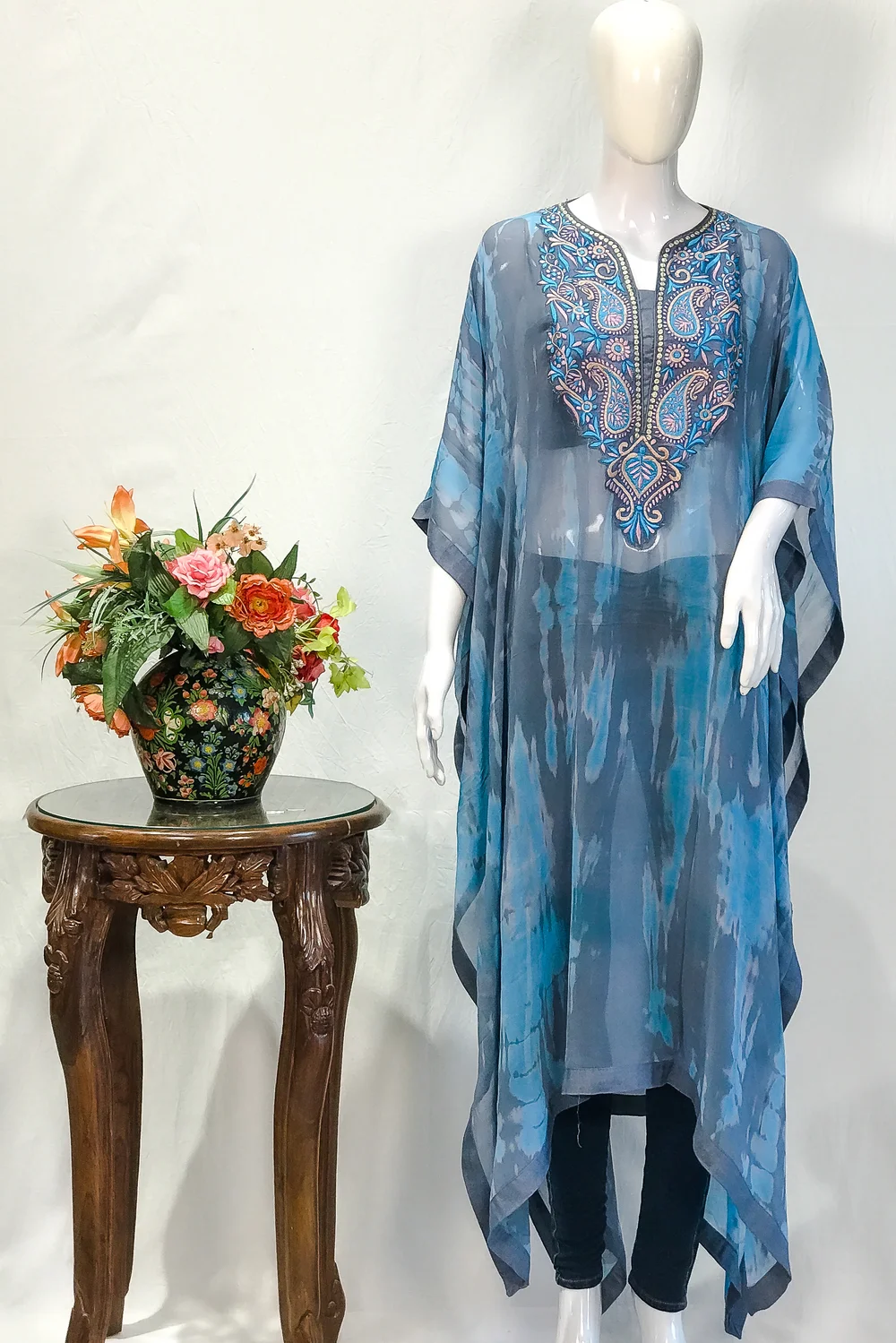 Grey Tie n Dye Georgette Kaftan Kurti with Kashmiri Aari and Tilla Embroidery Grey Tie n Dye Georgette Kaftan Kurti with Kashmiri Aari and Tilla Embroidery
