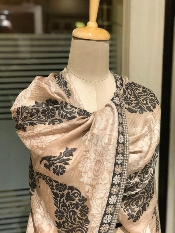 Fine Wool Kani Scarf with Floral & Paisley Design