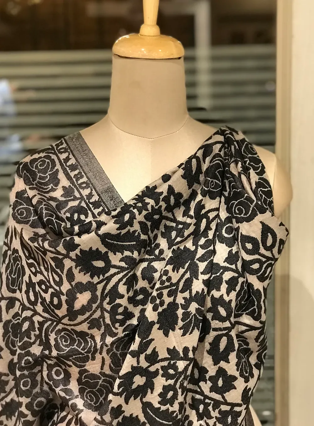 Fine Wool Beige Kani Scarf