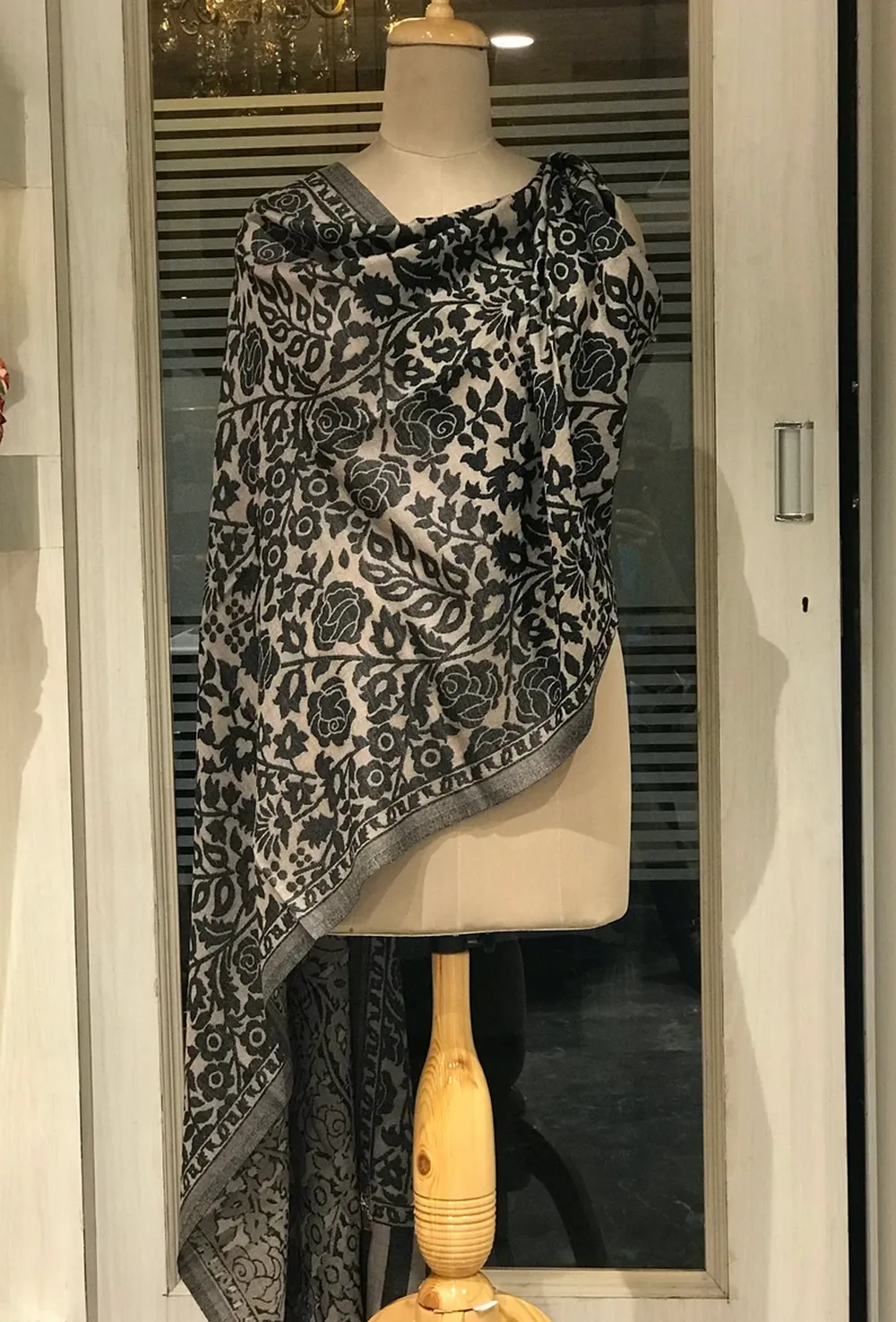 Fine Wool Beige Kani Scarf