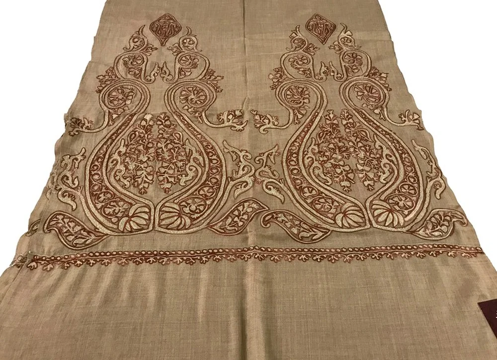 Beige Pure Wool Stole with Zari and Thread Fusion Embroidery Beige Pure Wool Stole with Zari and Thread Fusion Embroidery