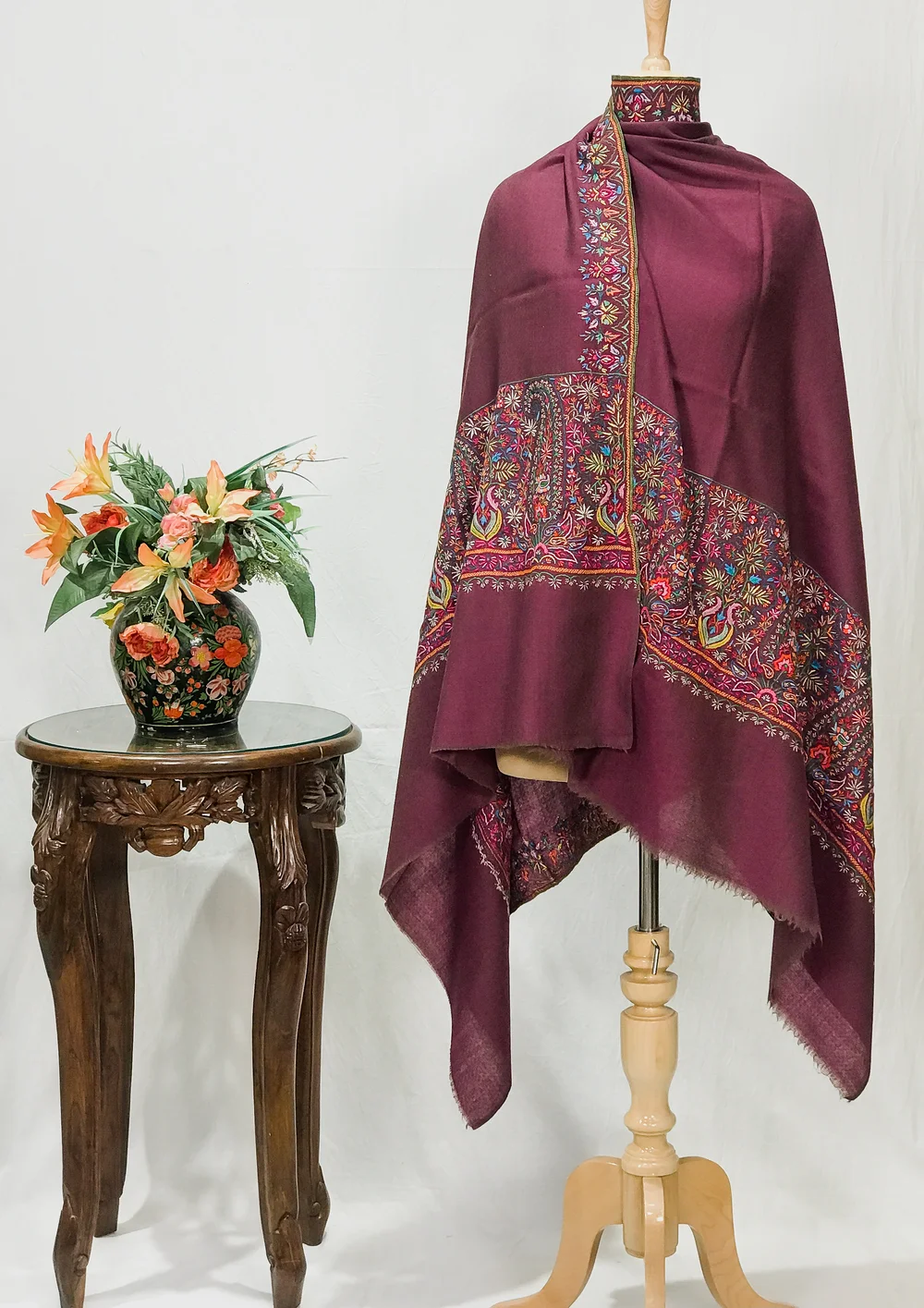 Purple Diamond Weave Pure Wool Cross Shade Shawl with Sozni Hand Embroidery Purple Diamond Weave Pure Wool Cross Shade Shawl with Sozni Hand Embroidery