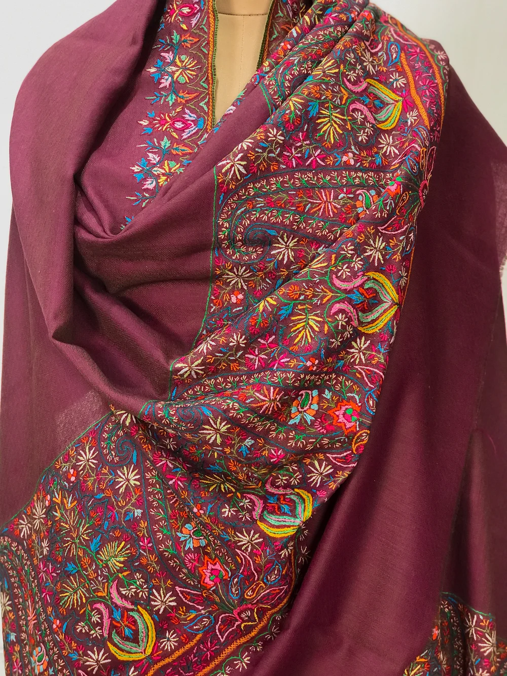 Purple Diamond Weave Pure Wool Cross Shade Shawl with Sozni Hand Embroidery front Purple Diamond Weave Pure Wool Cross Shade Shawl with Sozni Hand Embroidery front