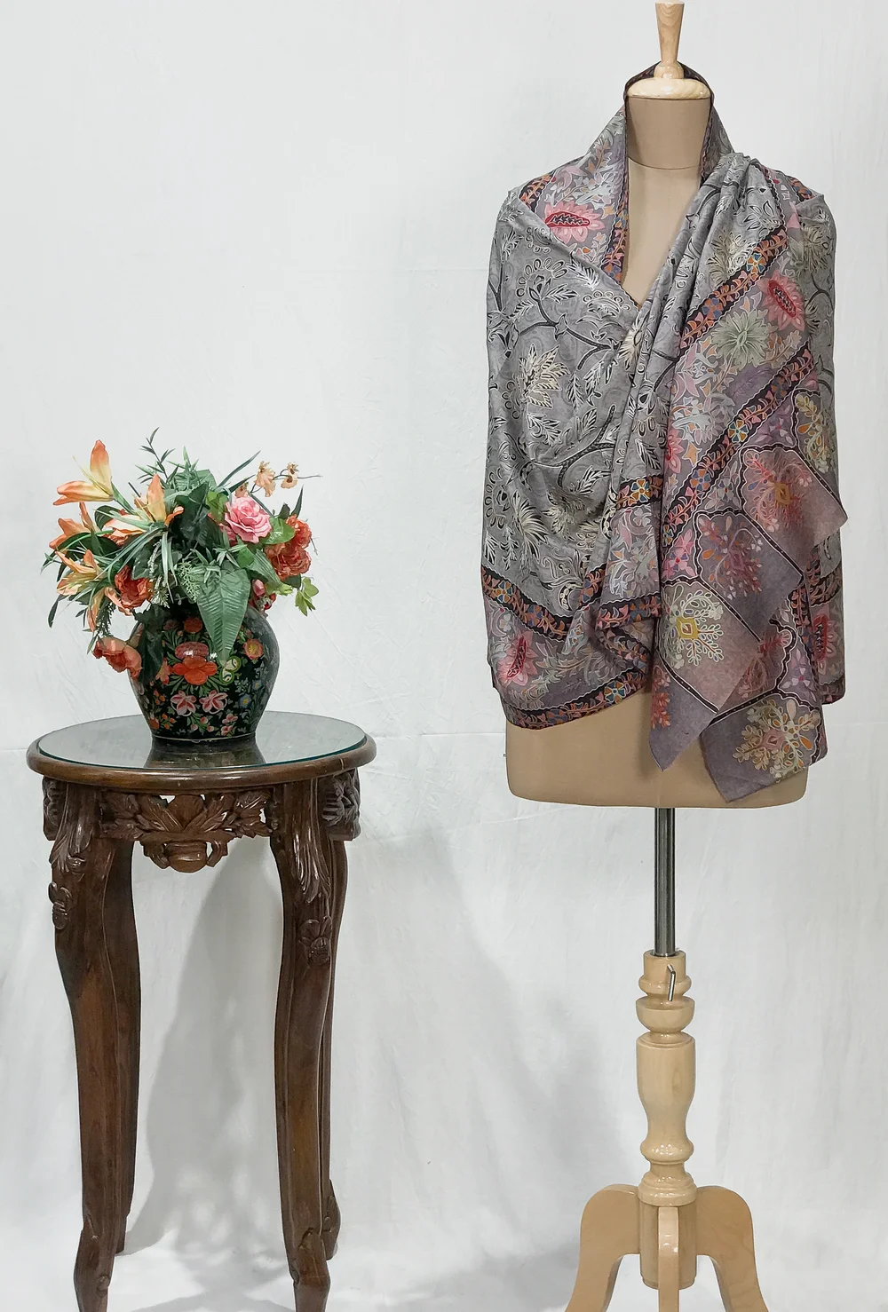 Grey Fine Wool Kalamkari Stole with Pastel Multi-Colour Embroidery Grey Fine Wool Kalamkari Stole with Pastel Multi-Colour Embroidery