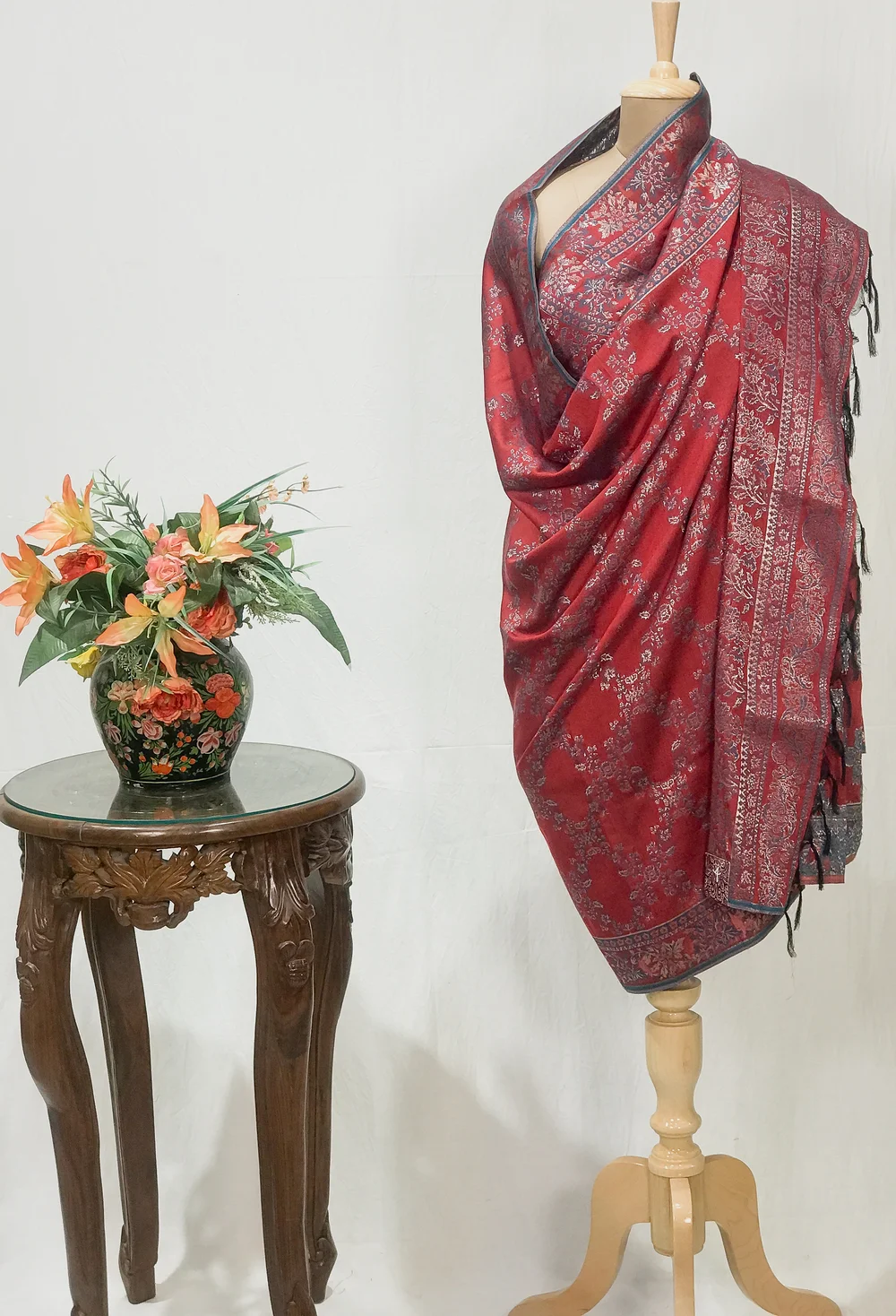 Maroon Banarasi Weaved Dupatta Maroon Banarasi Weaved Dupatta