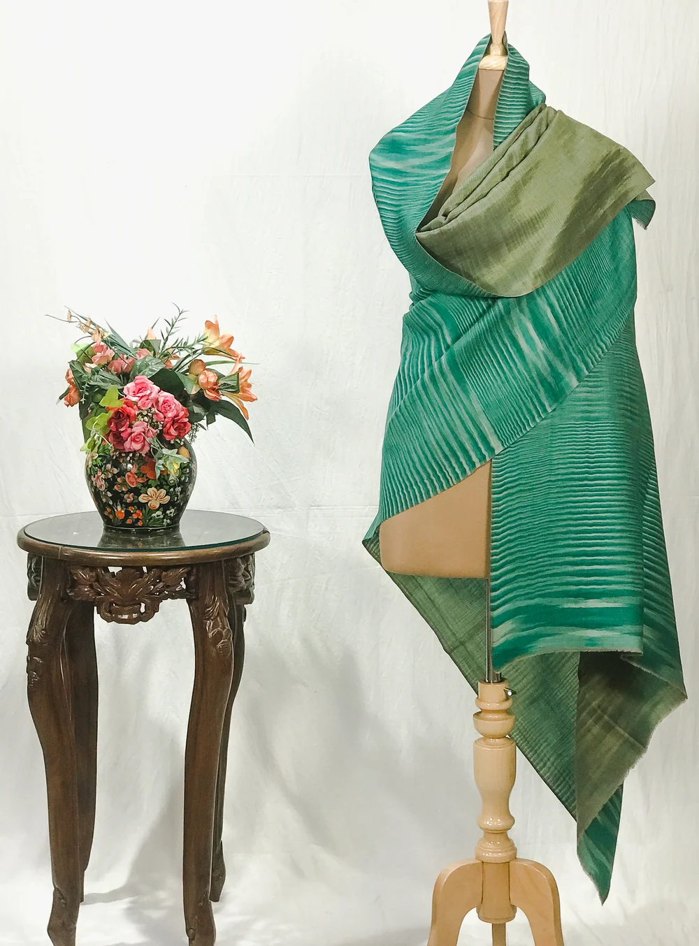 Green and Beige Space Dye Zari Reversible Pure Pashmina Shawl Green and Beige Space Dye Zari Reversible Pure Pashmina Shawl