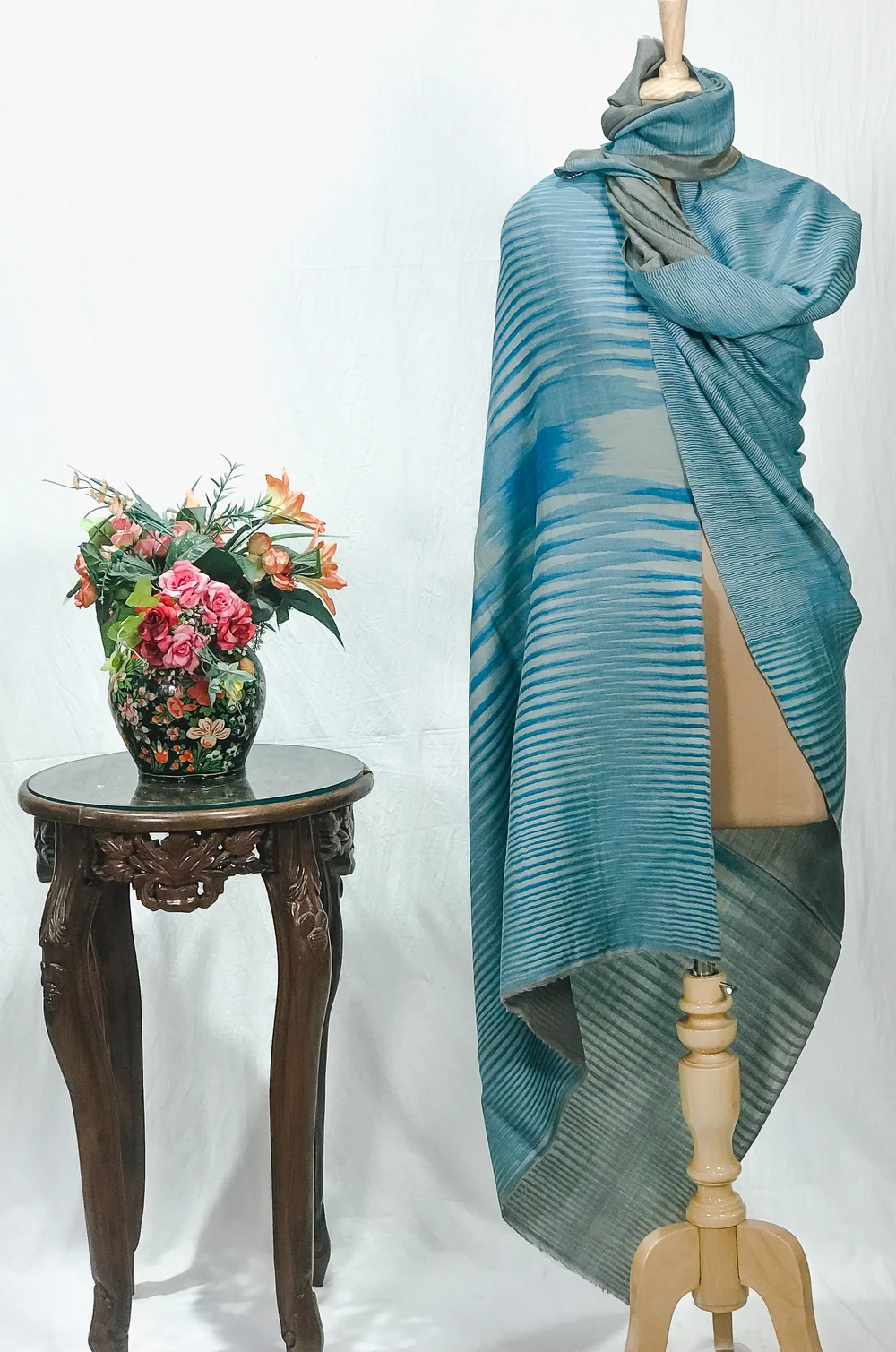 Blue and Beige Space Dye Zari Reversible Pure Pashmina Shawl Blue and Beige Space Dye Zari Reversible Pure Pashmina Shawl
