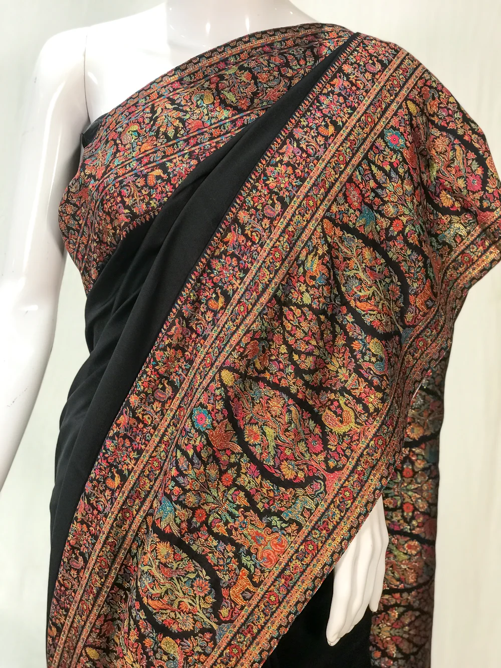 Black Modal Silk Kani Saree with Floral an Paisley Pallu Design front Black Modal Silk Kani Saree with Floral an Paisley Pallu Design front