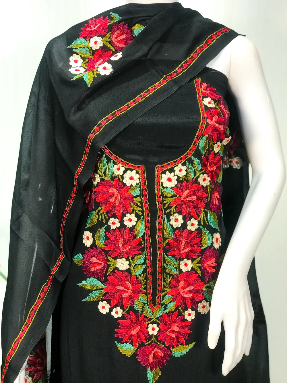 Black Kashmiri Aari Embroidered Salwar Suit front Black Kashmiri Aari Embroidered Salwar Suit front