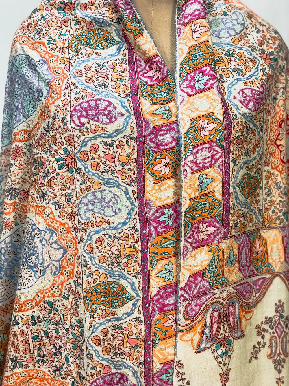 Off-White Pure Pashmina Shawl With Sozni Hand Embroidery front