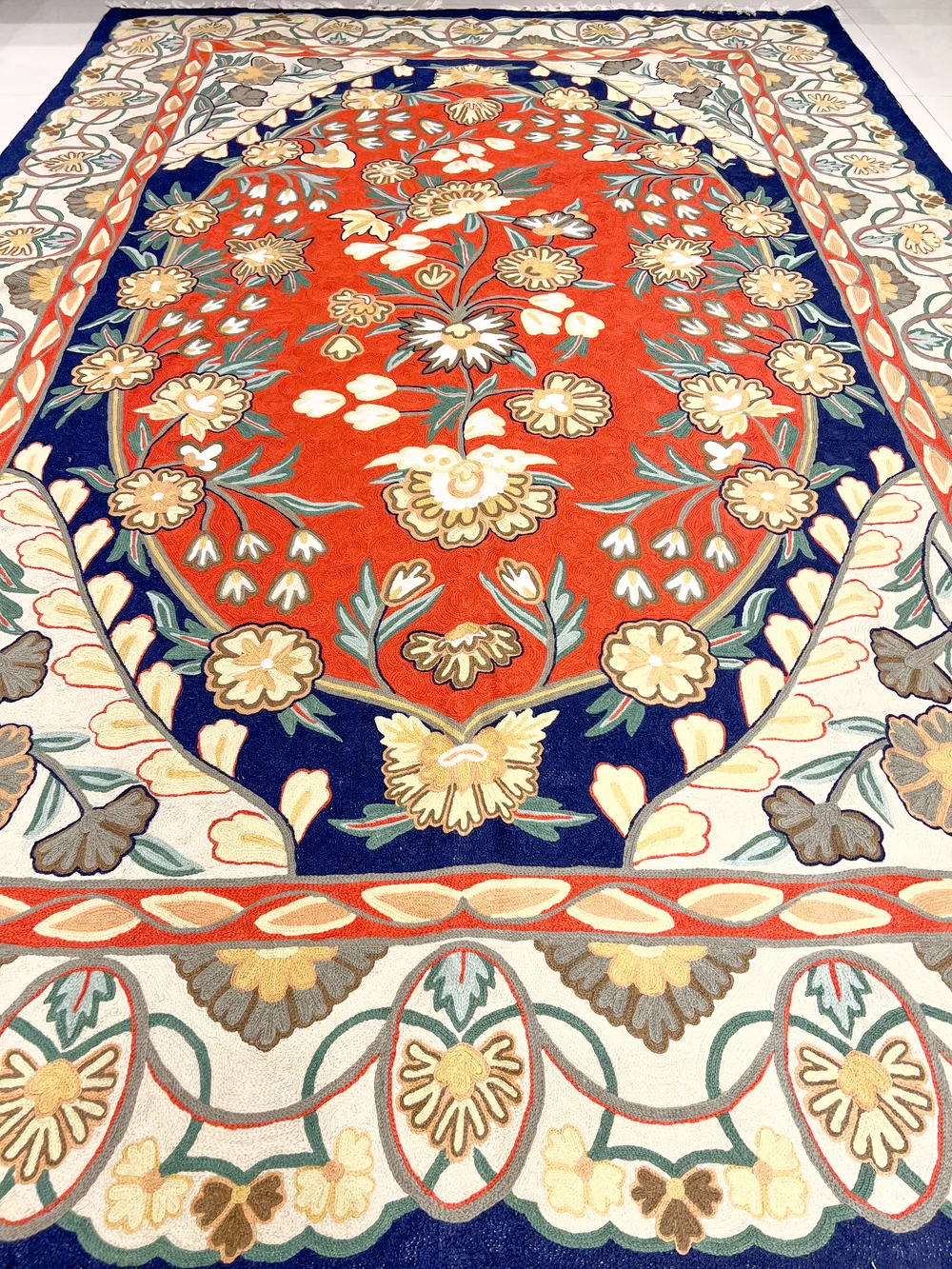 Hand Chain-Stitch Home Decor Floral Pattern Wollen Rug front