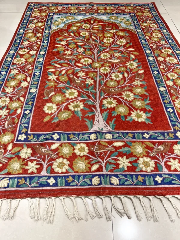 Hand Chain-Stitch Home Decor Floral Pattern Silken Rug front