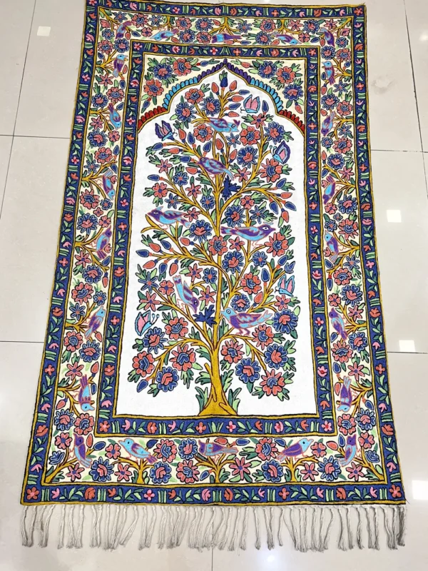 Hand Chain-Stitch Home Decor Floral Pattern Silken Rug