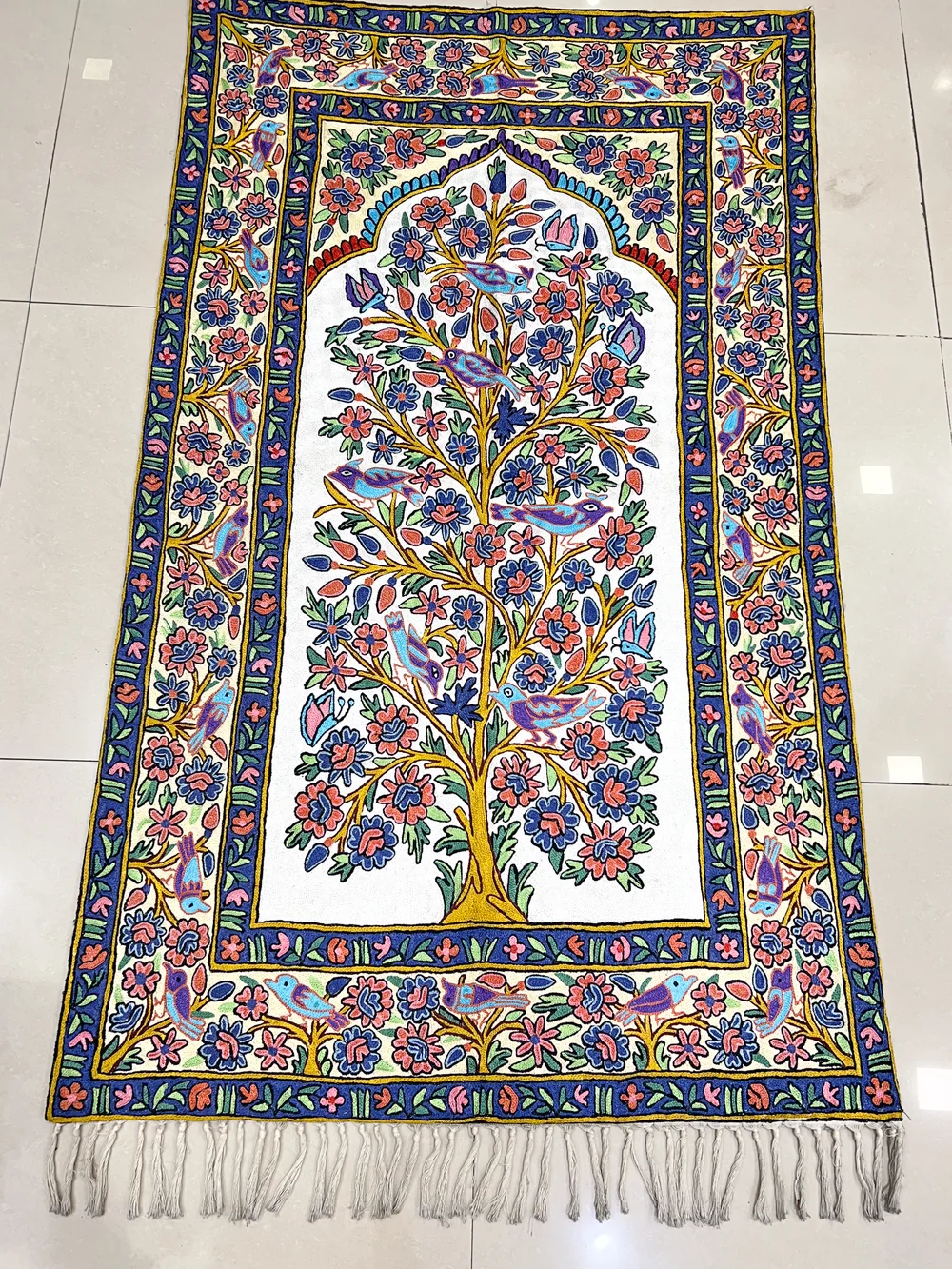 Hand Chain-Stitch Home Decor Floral Pattern Silken Rug