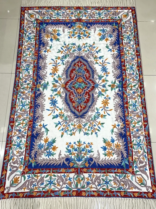 Hand Chain-Stitch Home Decor Floral Pattern Silken Rug