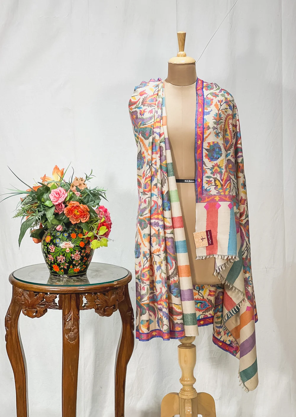 Off White Hand Woven Pure Pashmina Kani Shawl Off White Hand Woven Pure Pashmina Kani Shawl